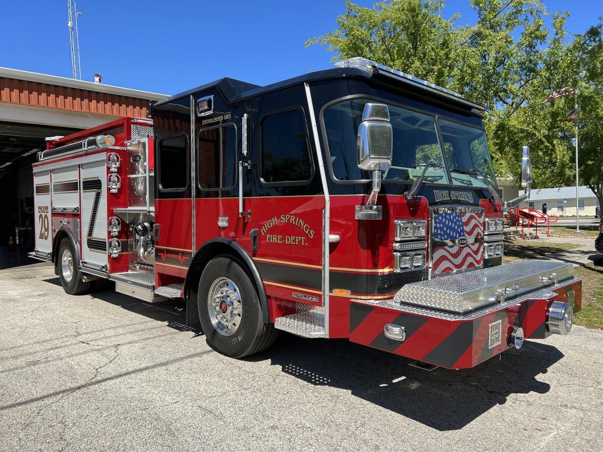 Photograph of Engine 29. Black over red
